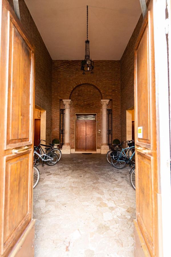 Sacrati 39 Ferrara Exterior foto
